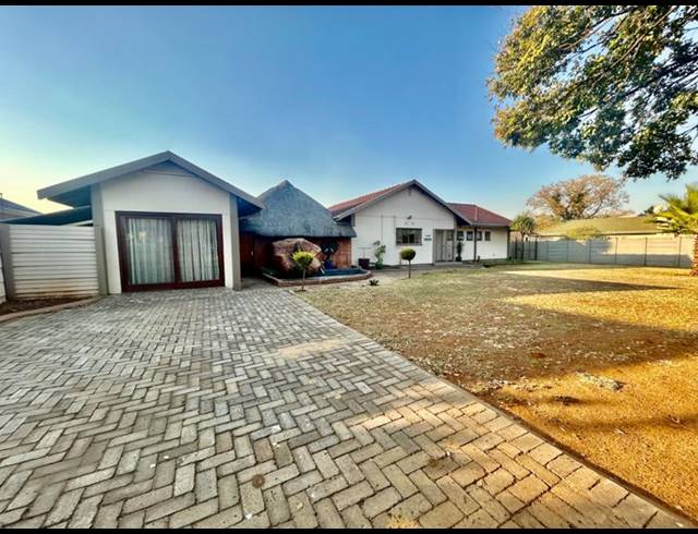 3 BEDROOM HOUSE FOR SALE IN VANDERBIJLPARK SE 1